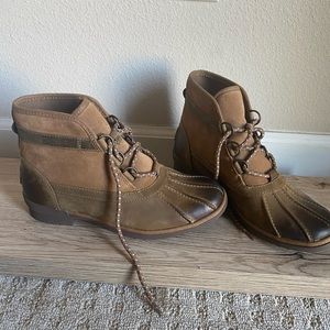 BRAND NEW! UGG Duck Boot
